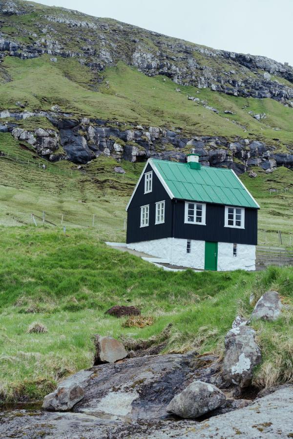 Authentic Faroese House / Unique Location / Nature Hellurnar Exterior photo